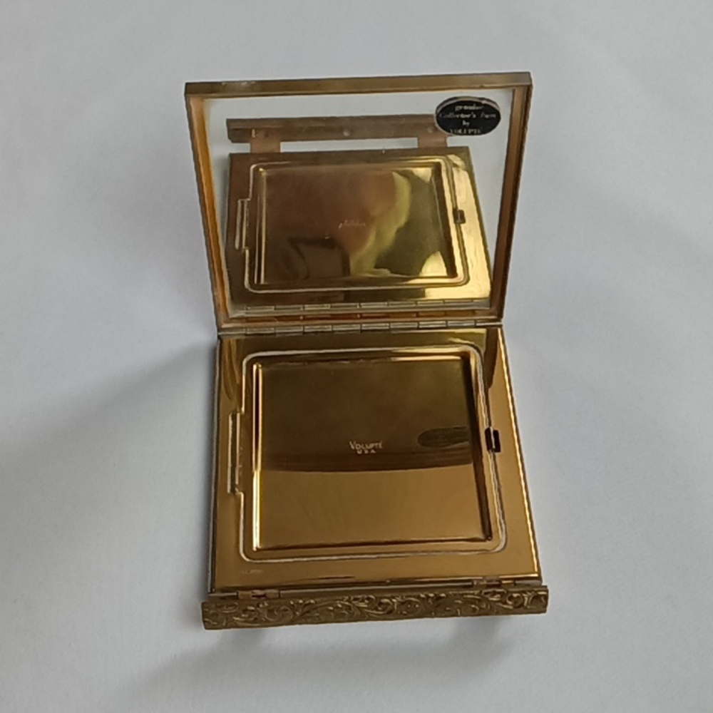 Volupte USA Vintage Face Powder Case .